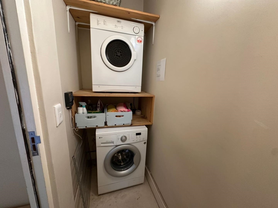 2 Bedroom Property for Sale in Vredehoek Western Cape